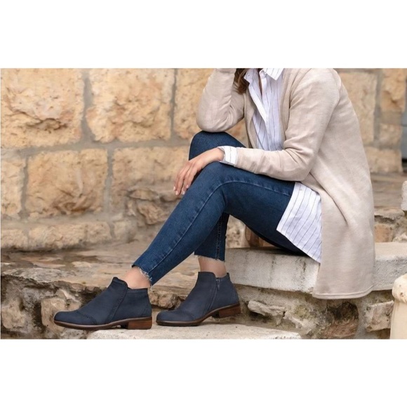 Naot Blue Suede Nubuck Ankle Boots Nefasi Booties Women’s size 6 37